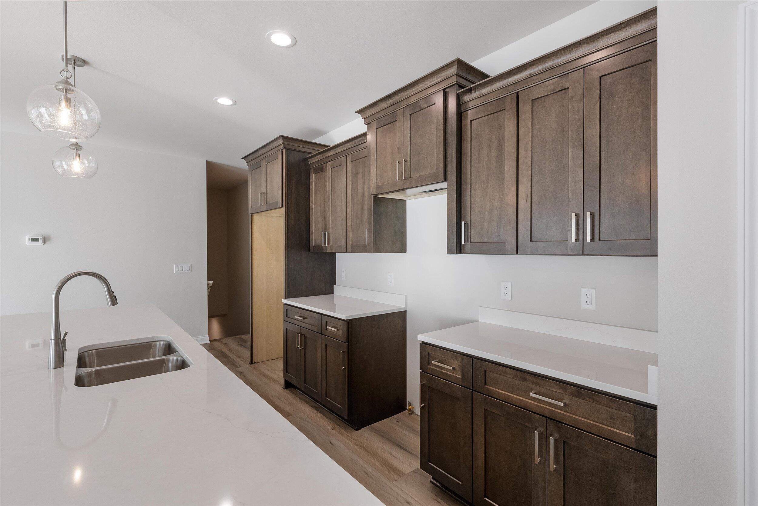 394 Sandy Circle Pewaukee, WI 53072 - Photo 15 of 36 Kitchen