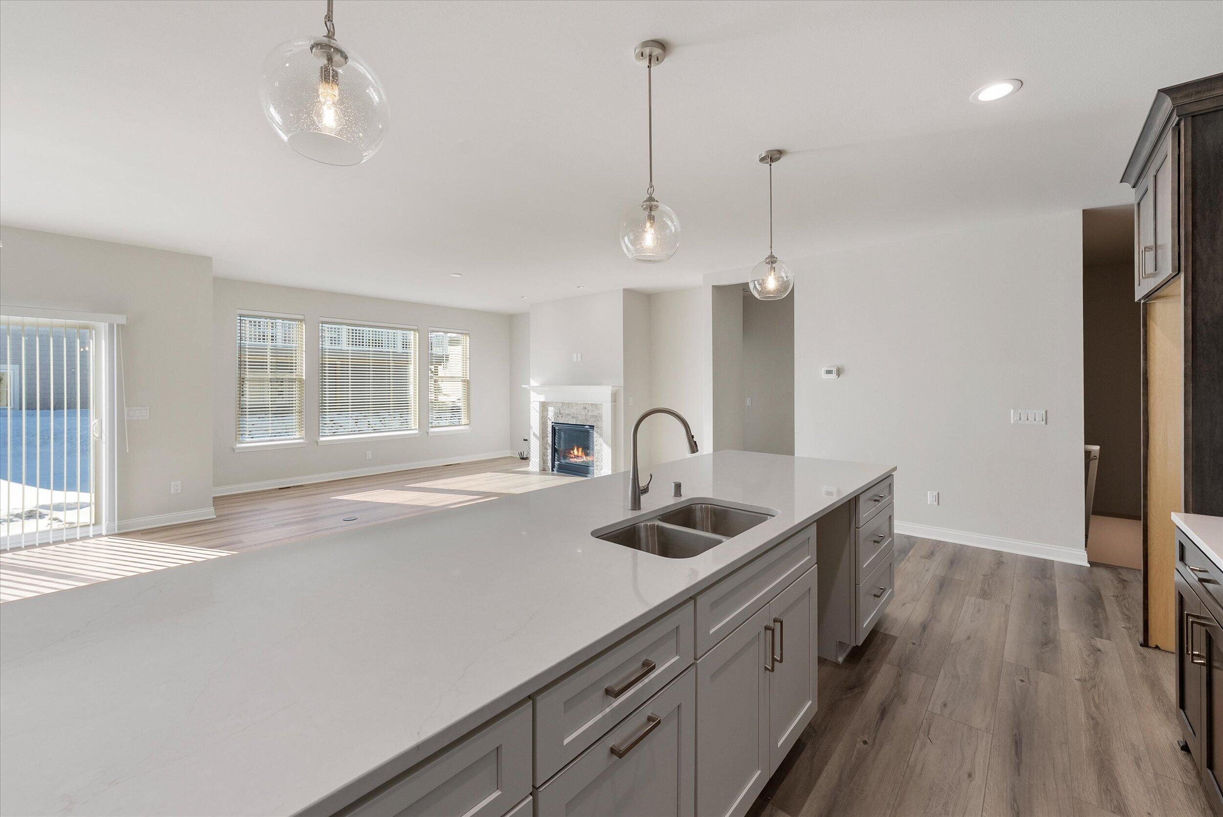 394 Sandy Circle Pewaukee, WI 53072 - Photo 16 of 36 Kitchen