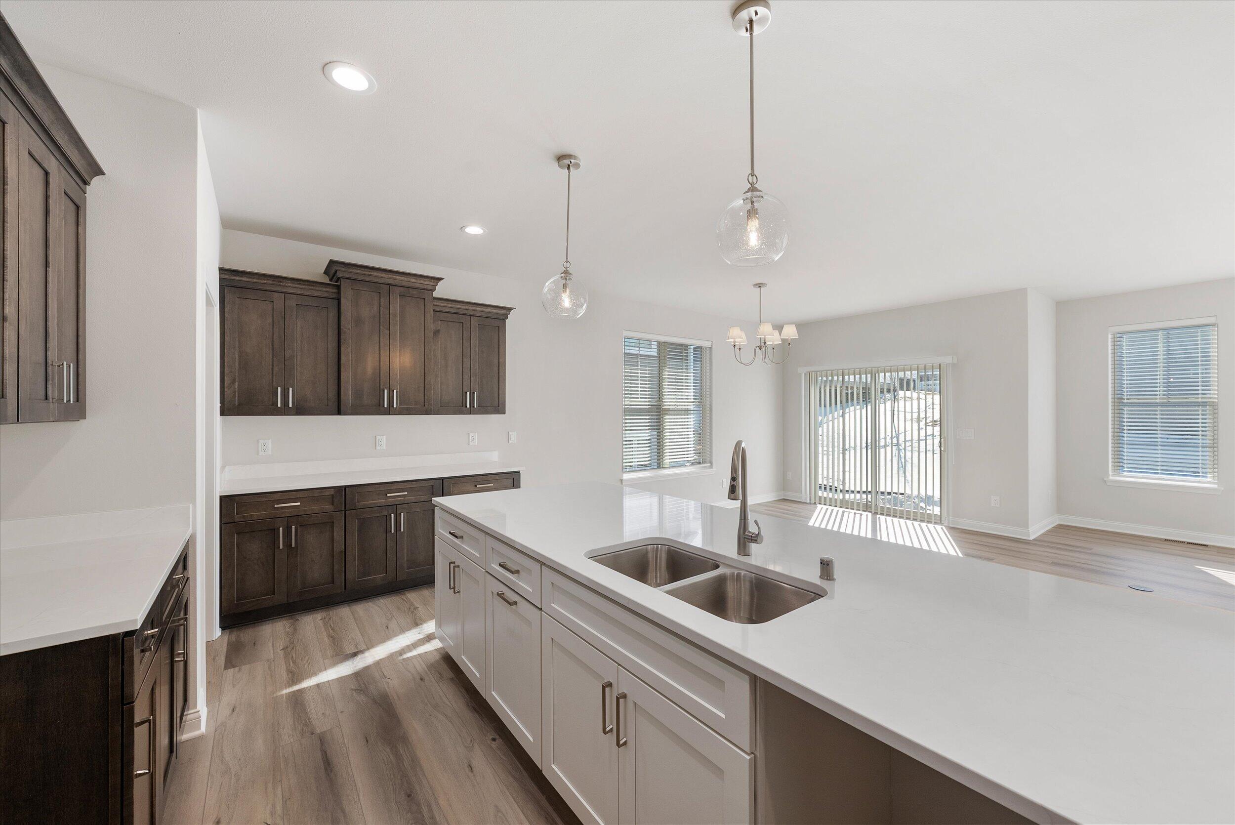 394 Sandy Circle Pewaukee, WI 53072 - Photo 16 of 31 Kitchen
