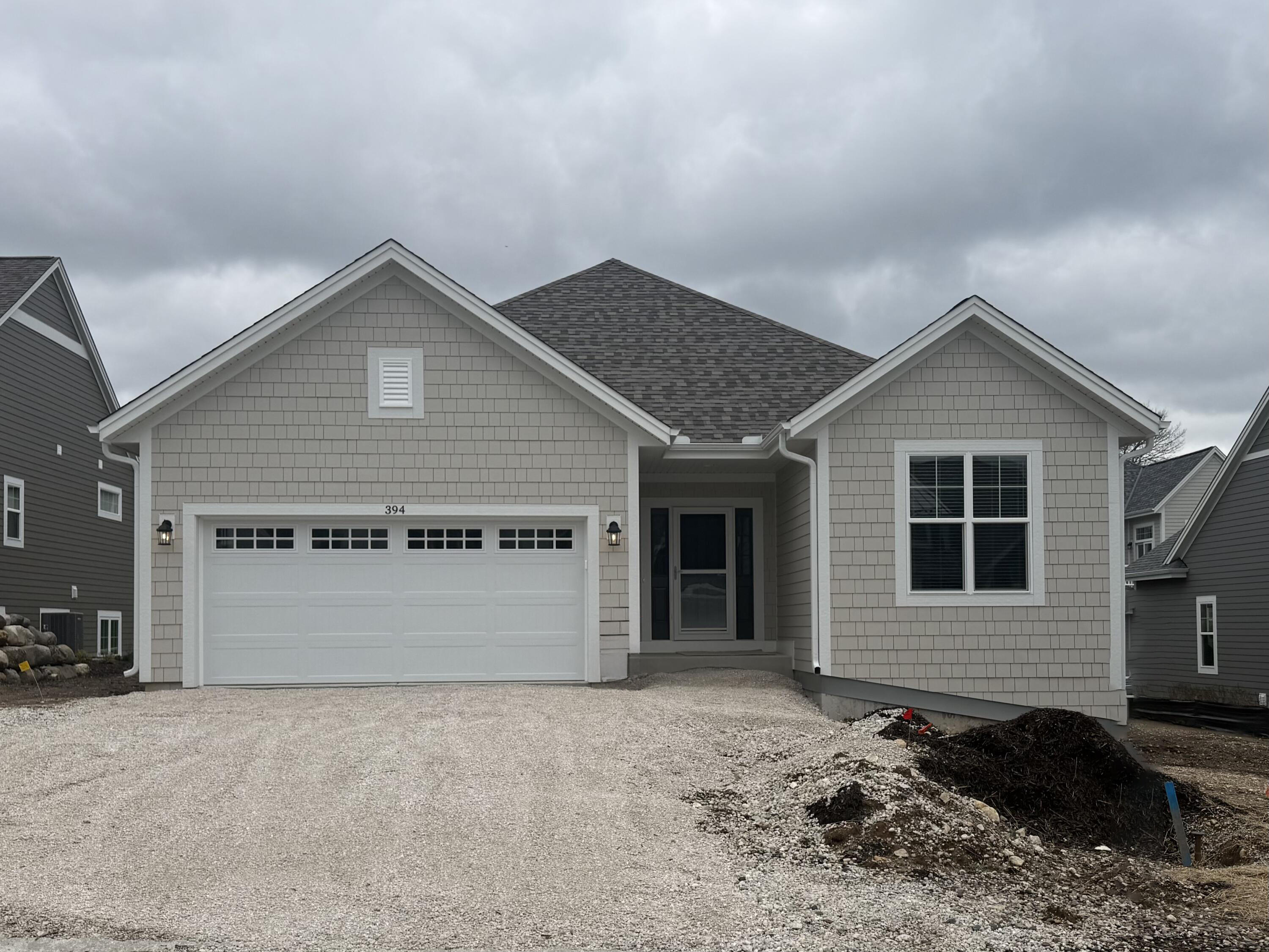 394 Sandy Circle Pewaukee, WI 53072 - Photo 2 of 33 1933774