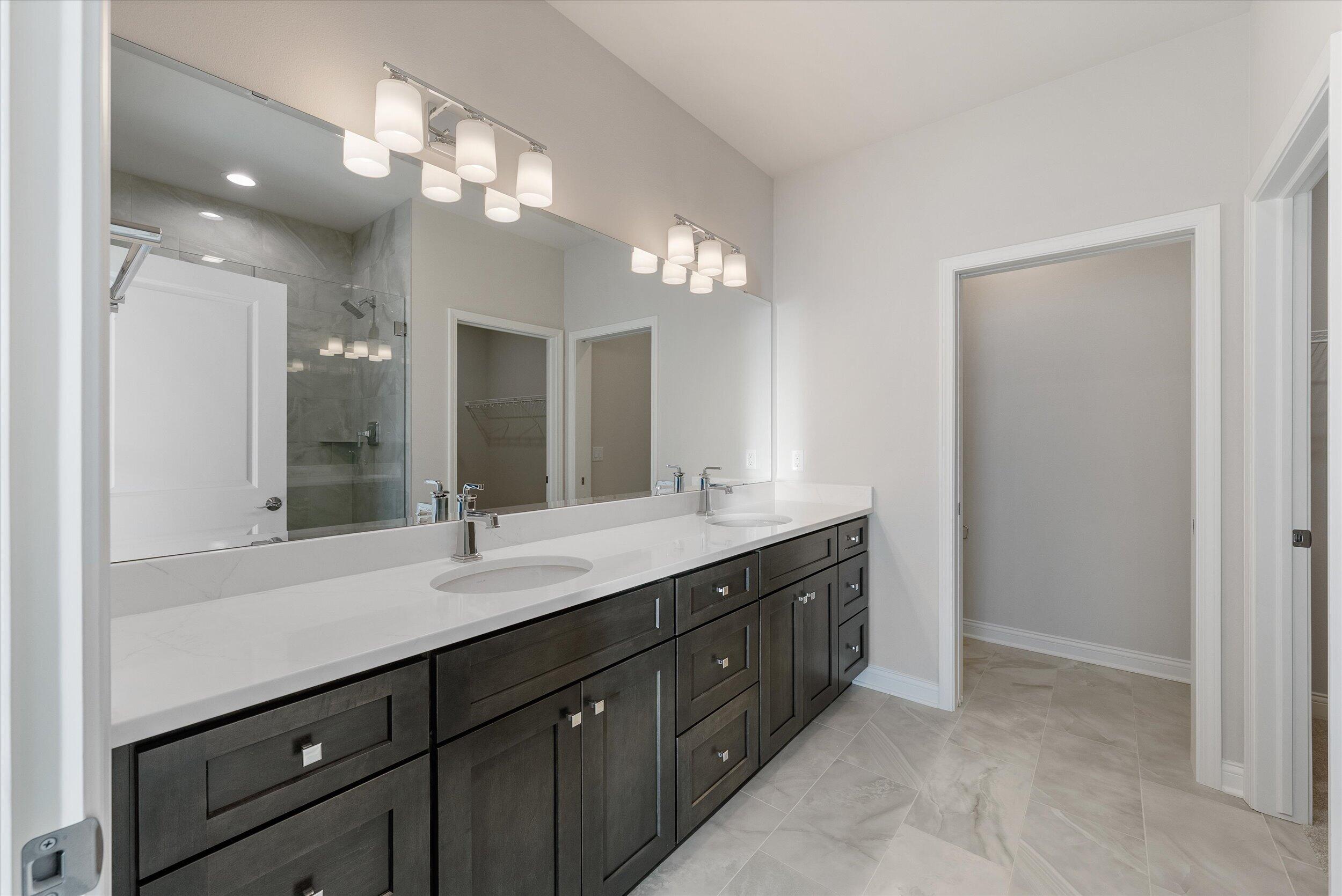 394 Sandy Circle Pewaukee, WI 53072 - Photo 21 of 36 Primary Bathroom