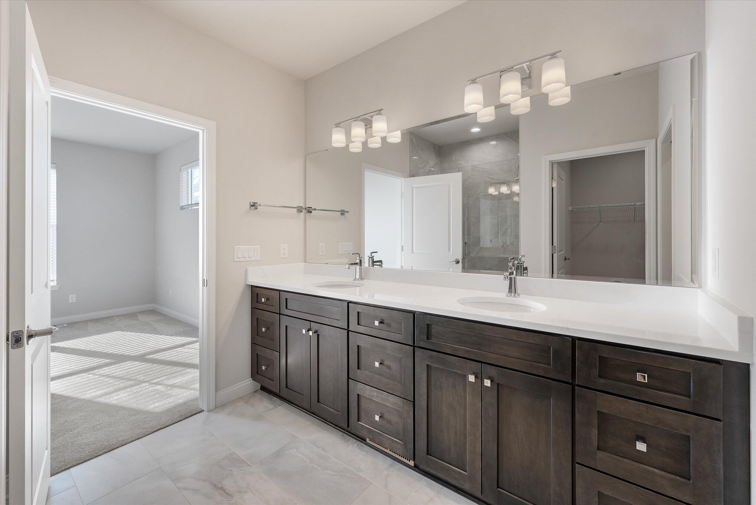 394 Sandy Circle Pewaukee, WI 53072 - Photo 23 of 36 Primary Bathroom