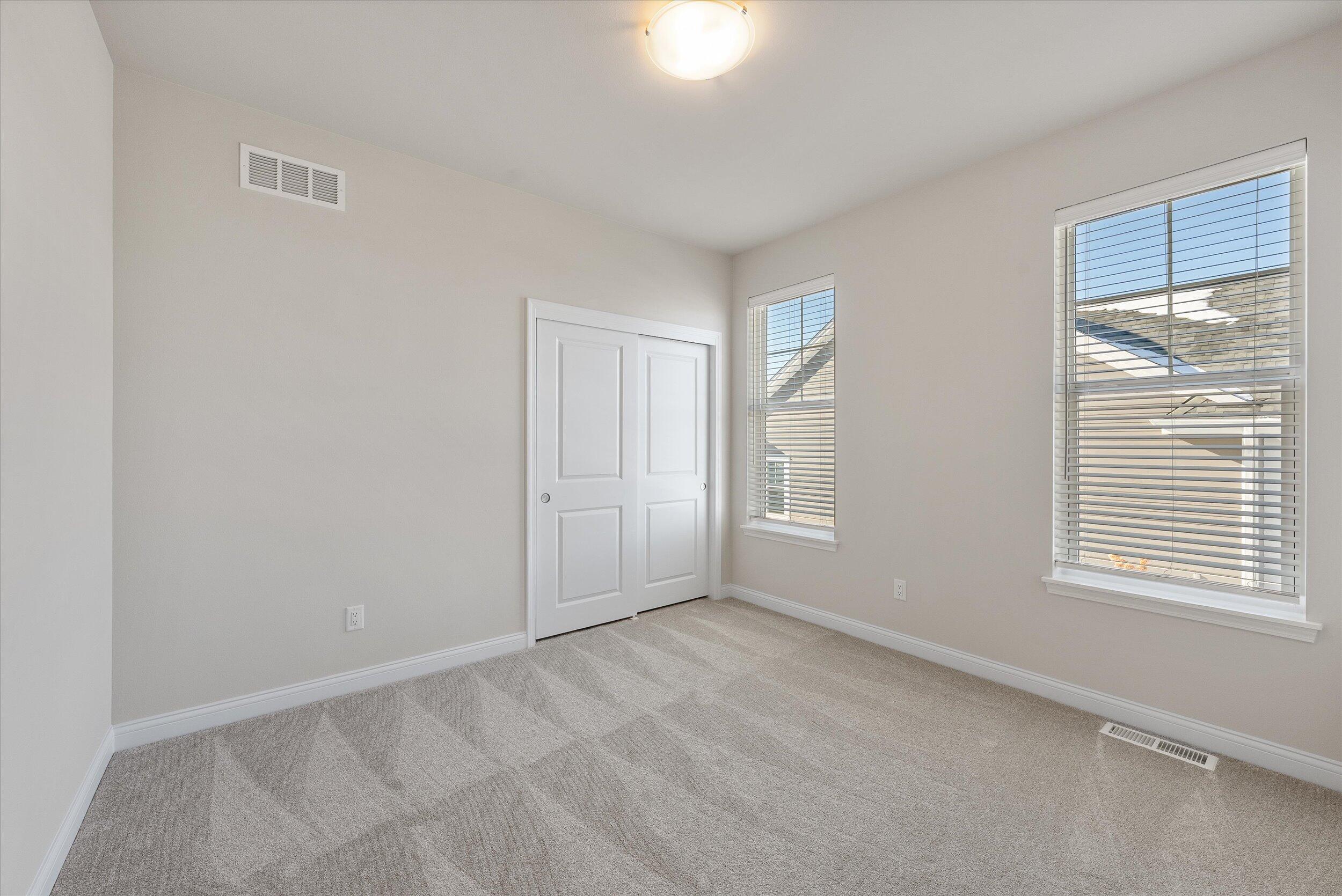 394 Sandy Circle Pewaukee, WI 53072 - Photo 26 of 31 Bedroom 3