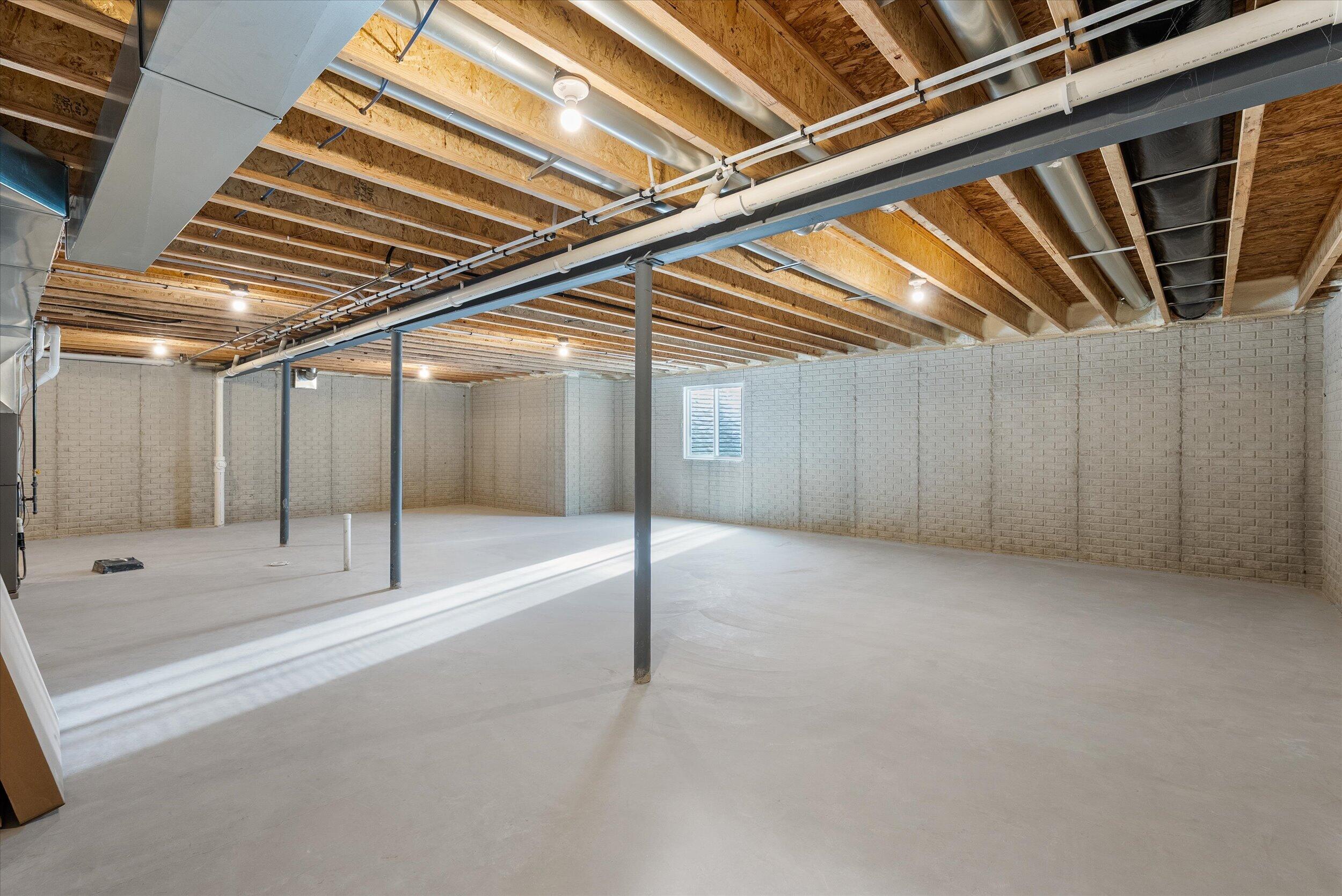 394 Sandy Circle Pewaukee, WI 53072 - Photo 31 of 36 Lower Level