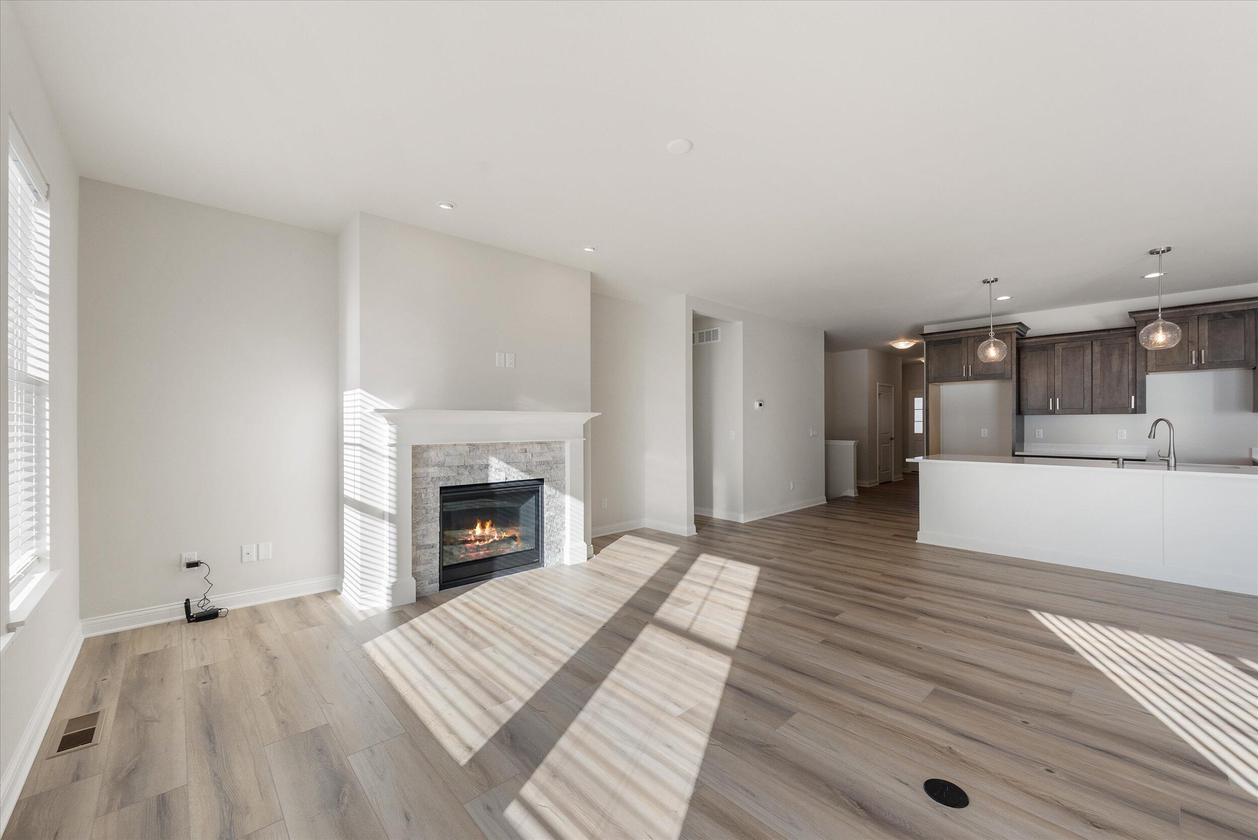 394 Sandy Circle Pewaukee, WI 53072 - Photo 5 of 36 Great Room w/GFP