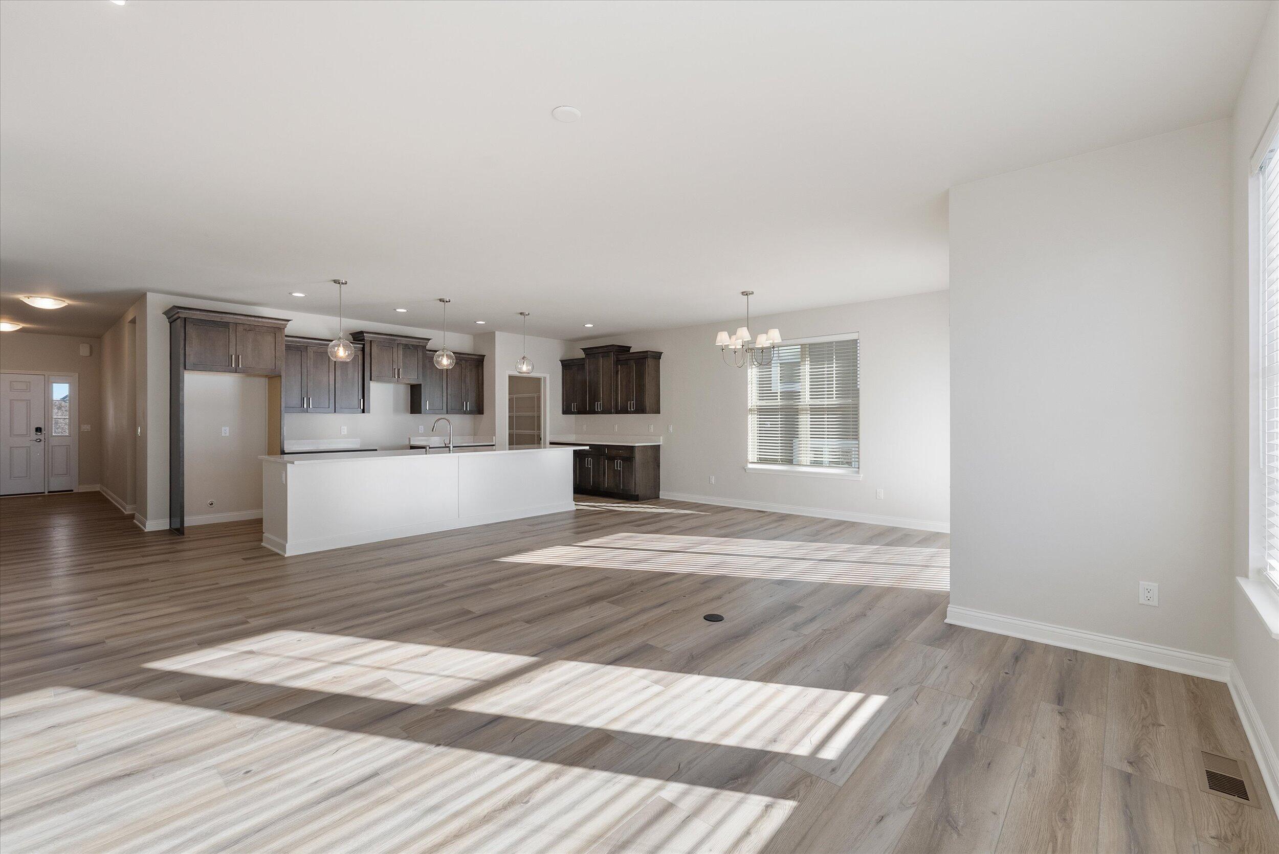 394 Sandy Circle Pewaukee, WI 53072 - Photo 6 of 36 Expansive Living Area