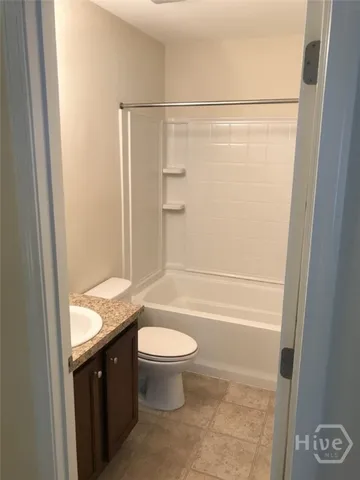 $1,900 | 210 Canyon Oak Loop, Richmond Hill, GA 31324