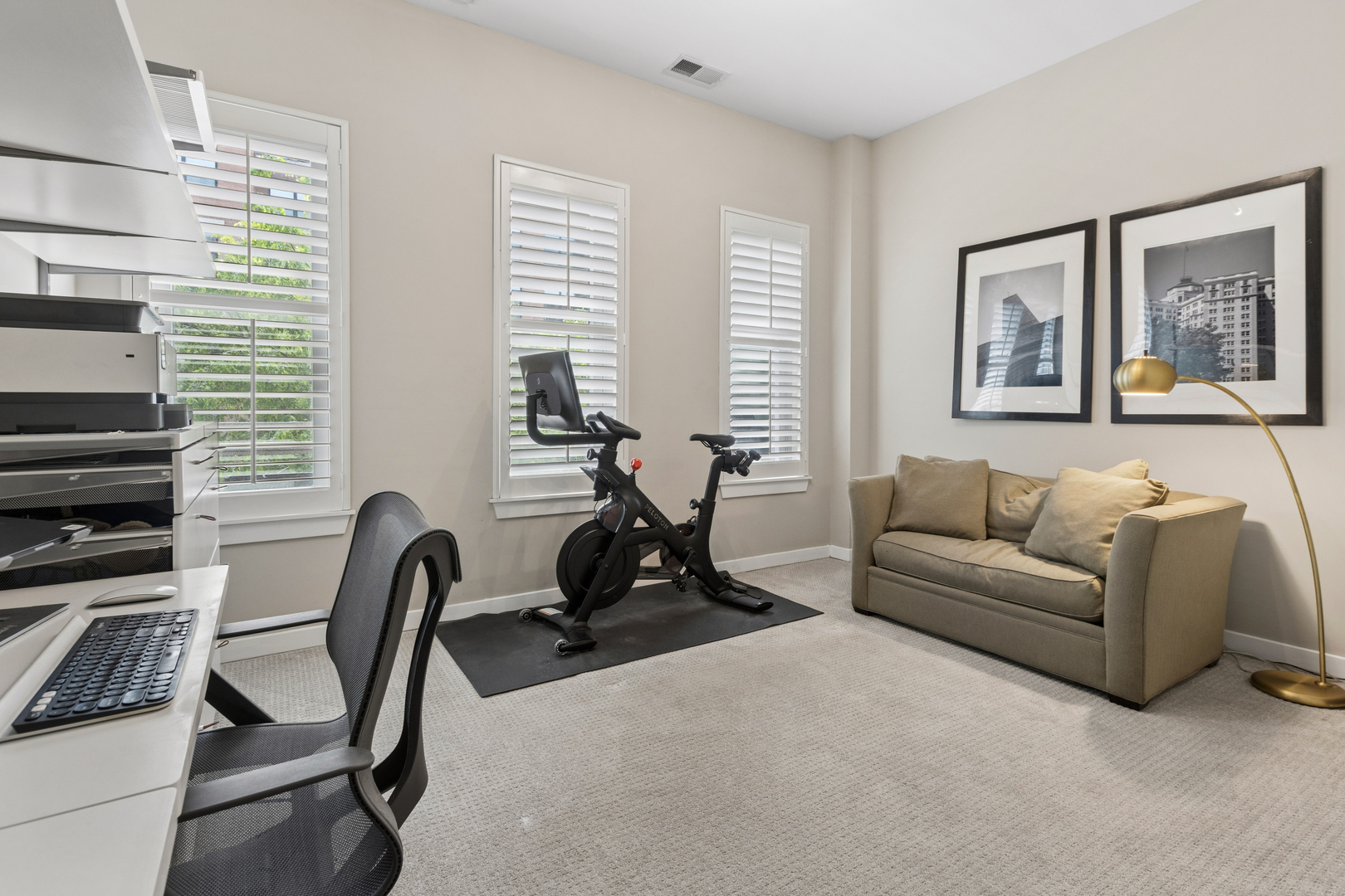 3920 North Sheridan Road, Unit 301 Chicago, IL 60613 - Photo 19 of 29 Gallery Image 19
