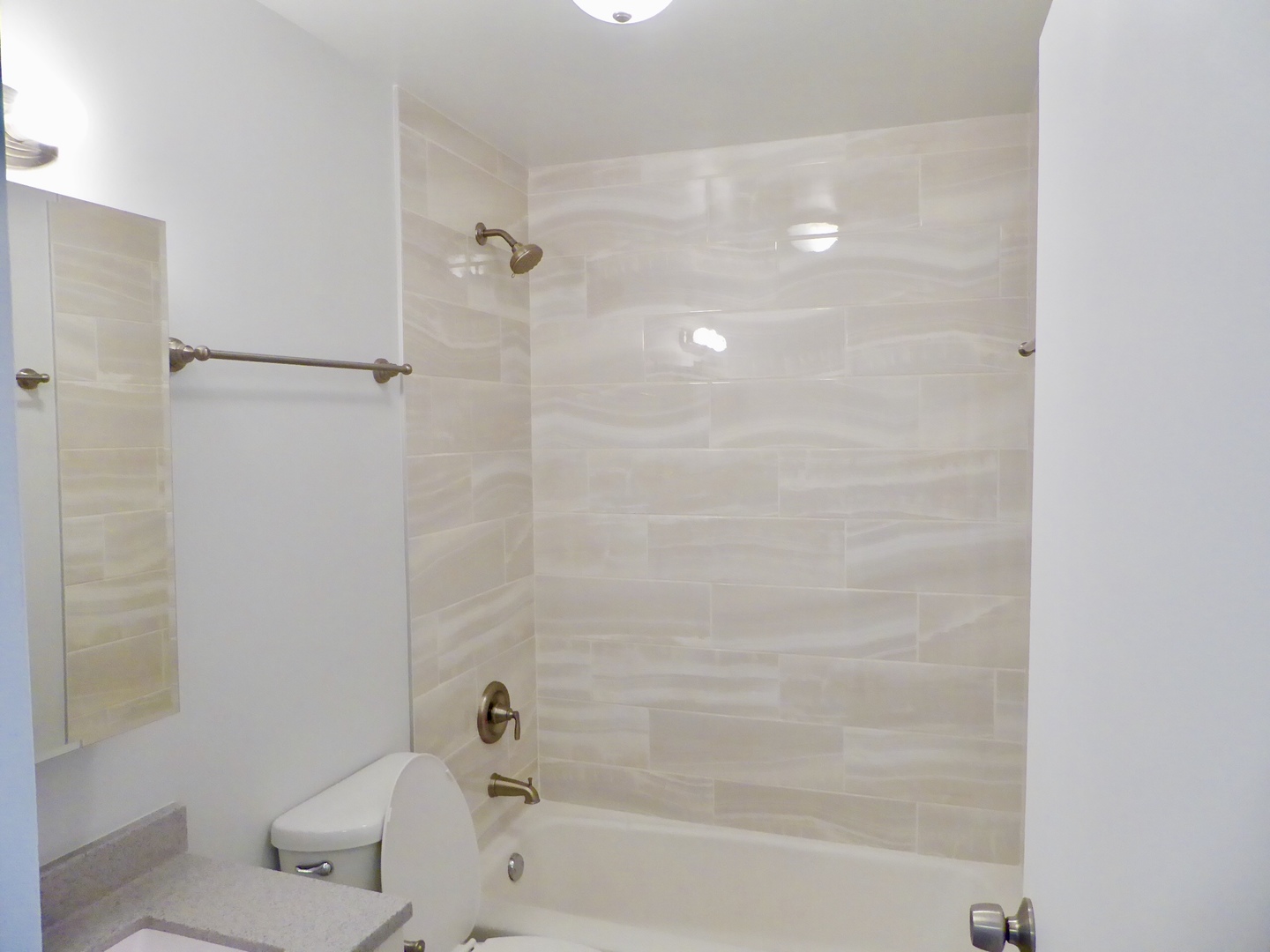 6166 North Sheridan Road, Unit 8L Chicago, IL 60660 - Photo 16 of 20