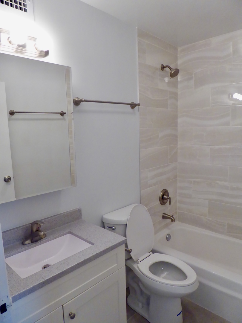 6166 North Sheridan Road, Unit 8L Chicago, IL 60660 - Photo 17 of 20