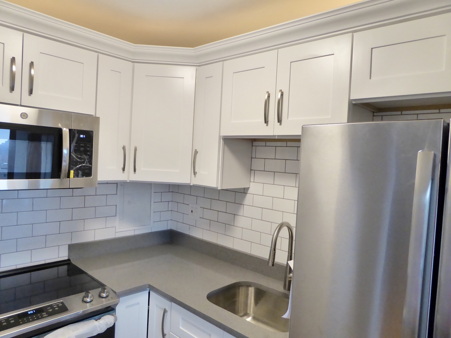 6166 North Sheridan Road, Unit 8L Chicago, IL 60660 - Photo 5 of 20