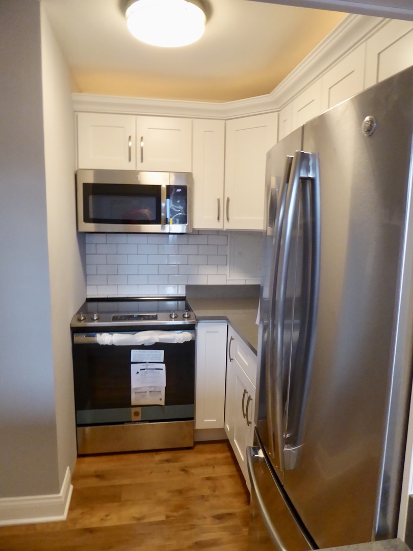 6166 North Sheridan Road, Unit 8L Chicago, IL 60660 - Photo 8 of 20