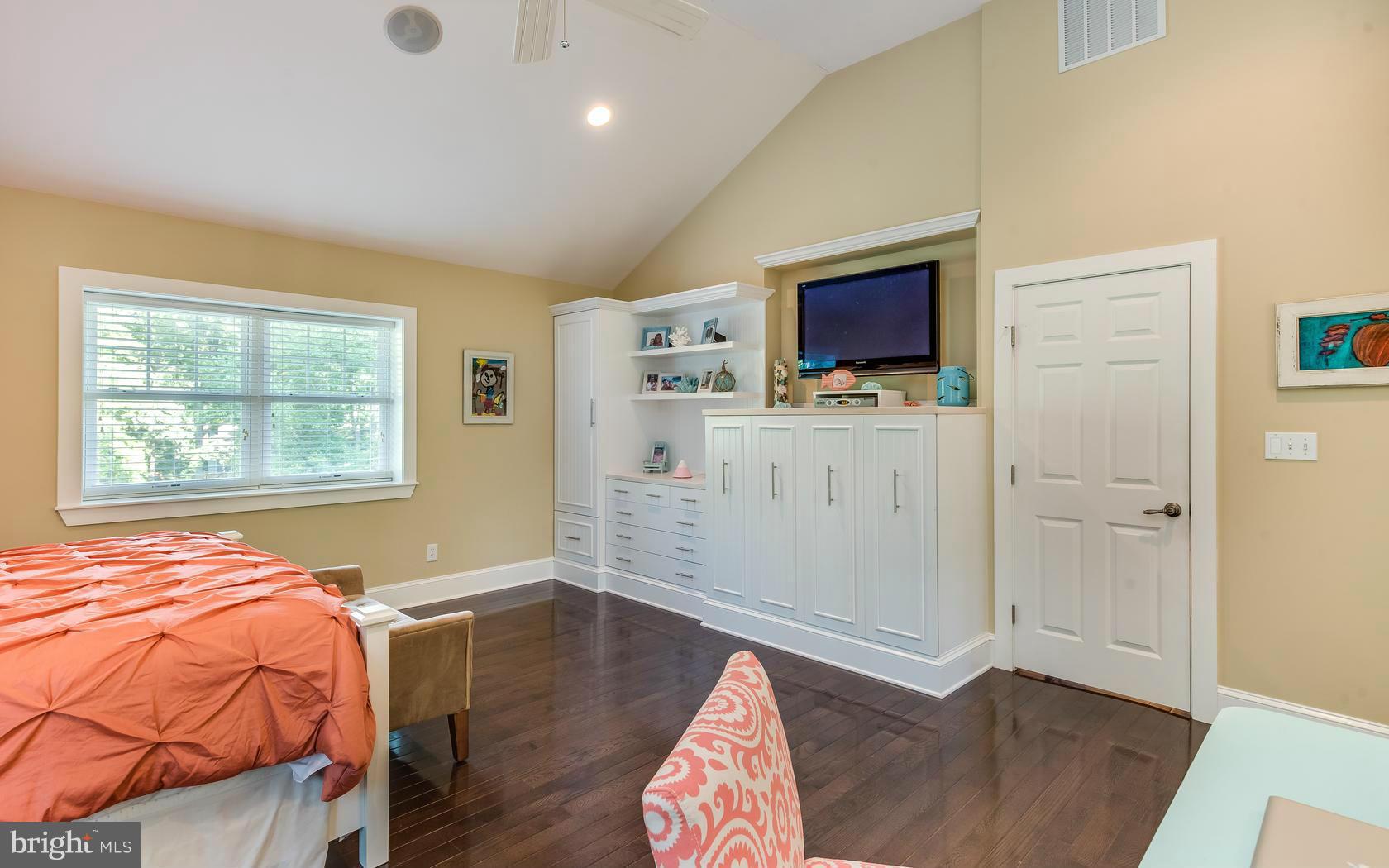 8 Revell Road Severna Park, MD 21146 - Photo 14 of 30 Master bedroom w/ Built-Ins