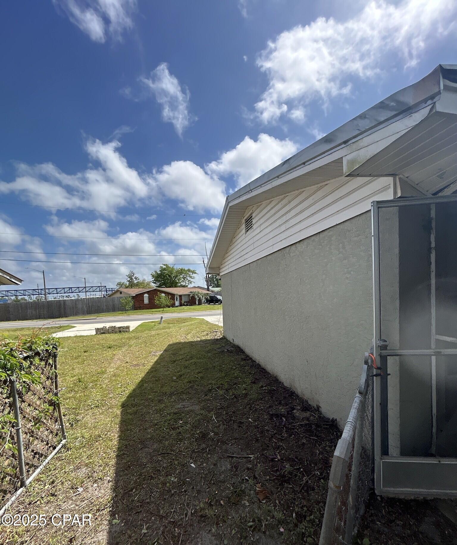 2004 Greenbriar Boulevard Lynn Haven, FL 32444 - Photo 15 of 39