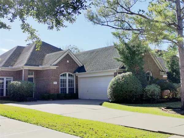 $2,400 | 3810 Paigewood Drive, Pearland, TX 77584