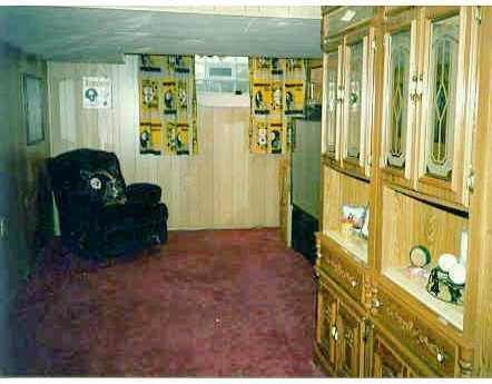 323 Horning Road Bethel Park, PA 15102 - Photo 6 of 8 Den/Family/Great Room.