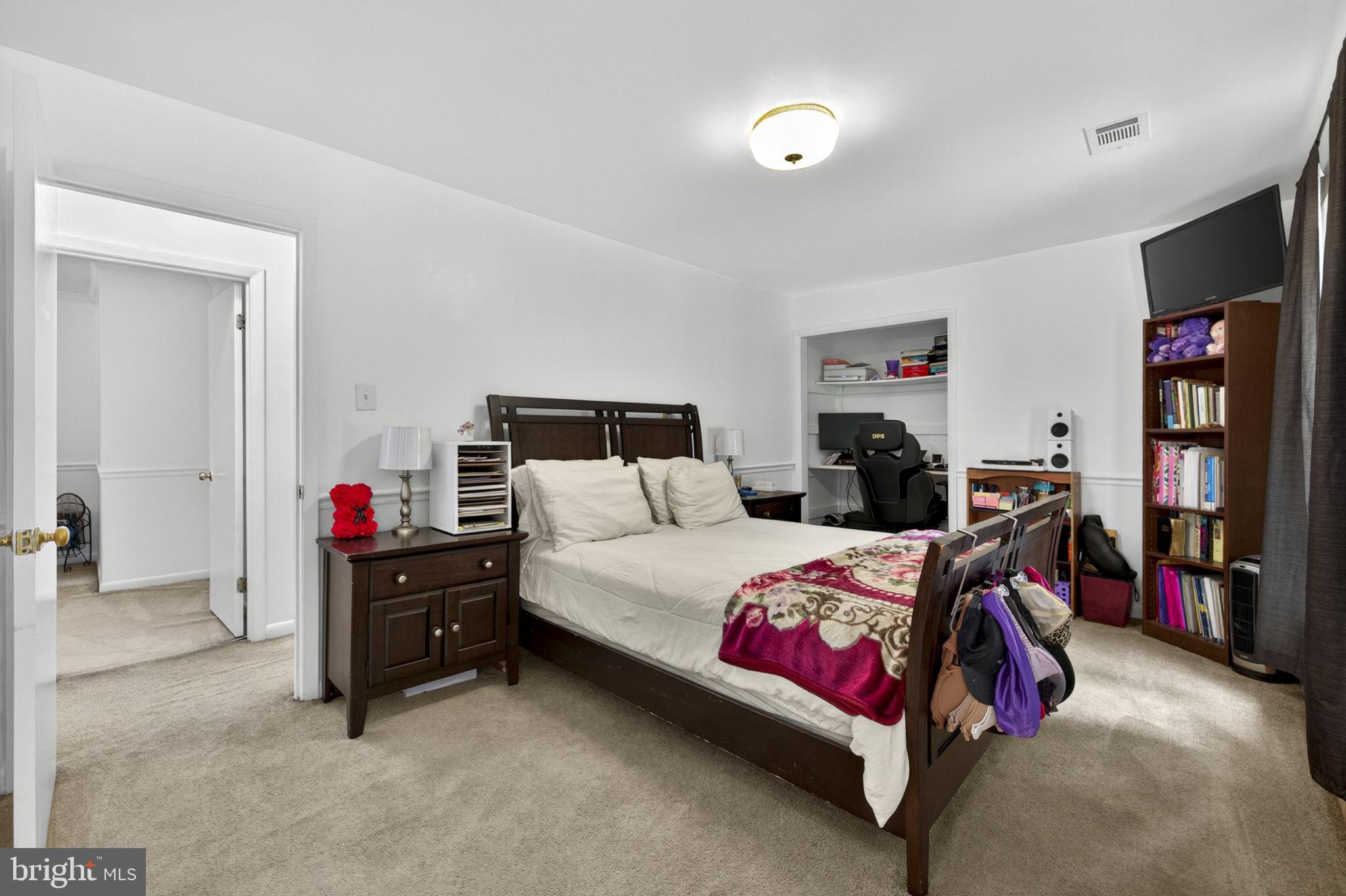 41726 Stumptown Road Leesburg, VA 20176 - Photo 30 of 91 Bedroom #3 with Ensuite Bathroom