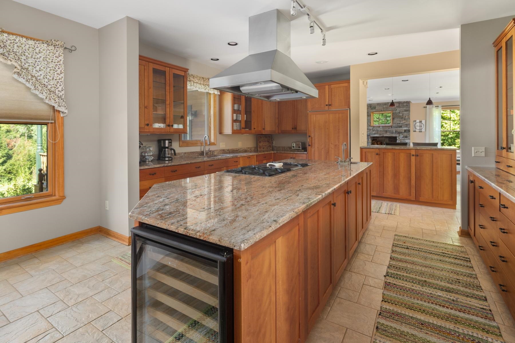 643 Bryan Road Stowe, VT 05672 - Photo 3 of 40