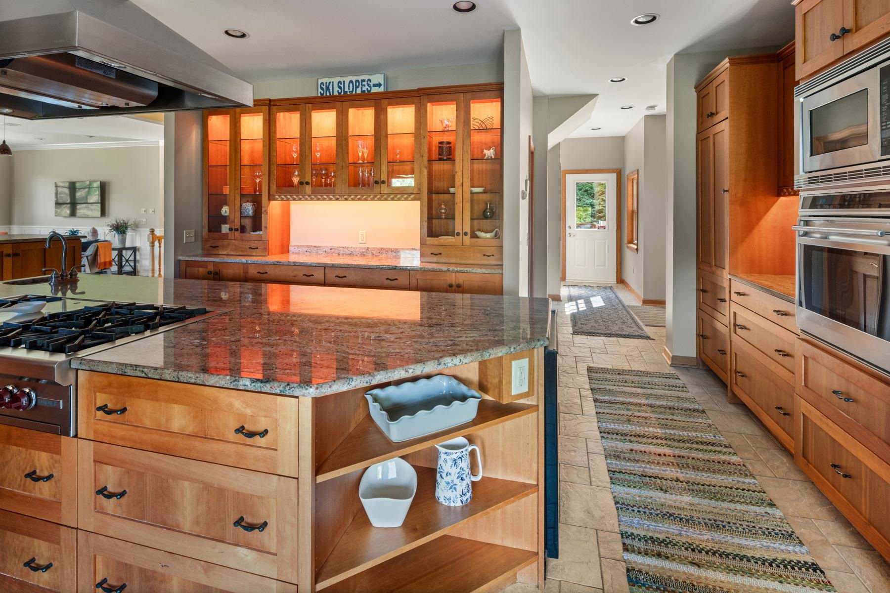 643 Bryan Road Stowe, VT 05672 - Photo 6 of 40