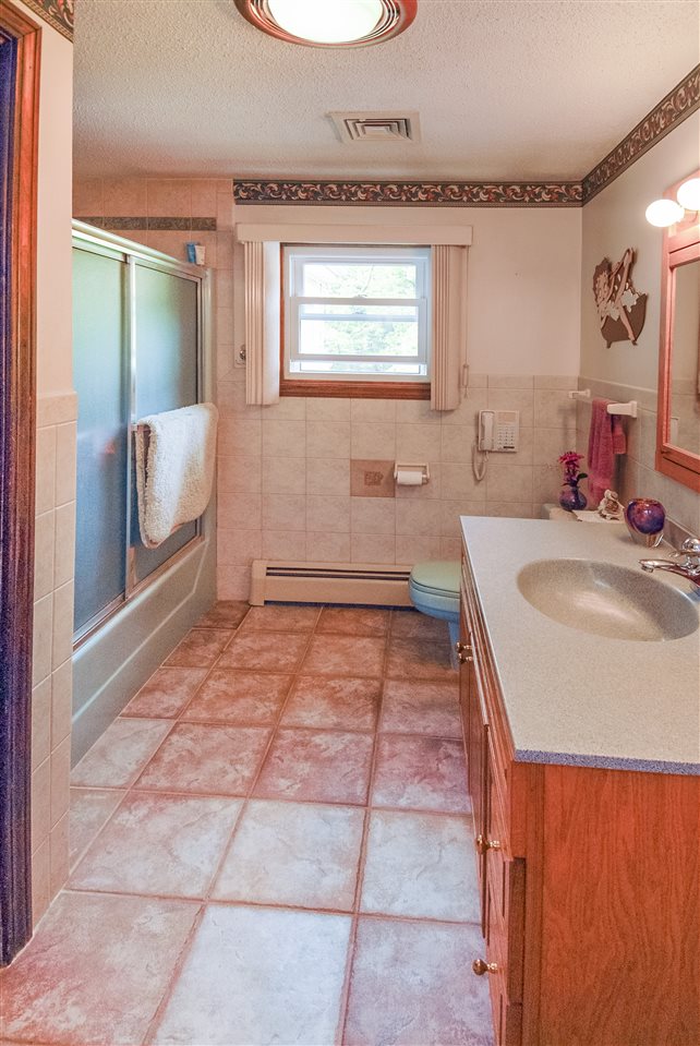 30 Lane Road Pelham, NH 03076 - Photo 15 of 33