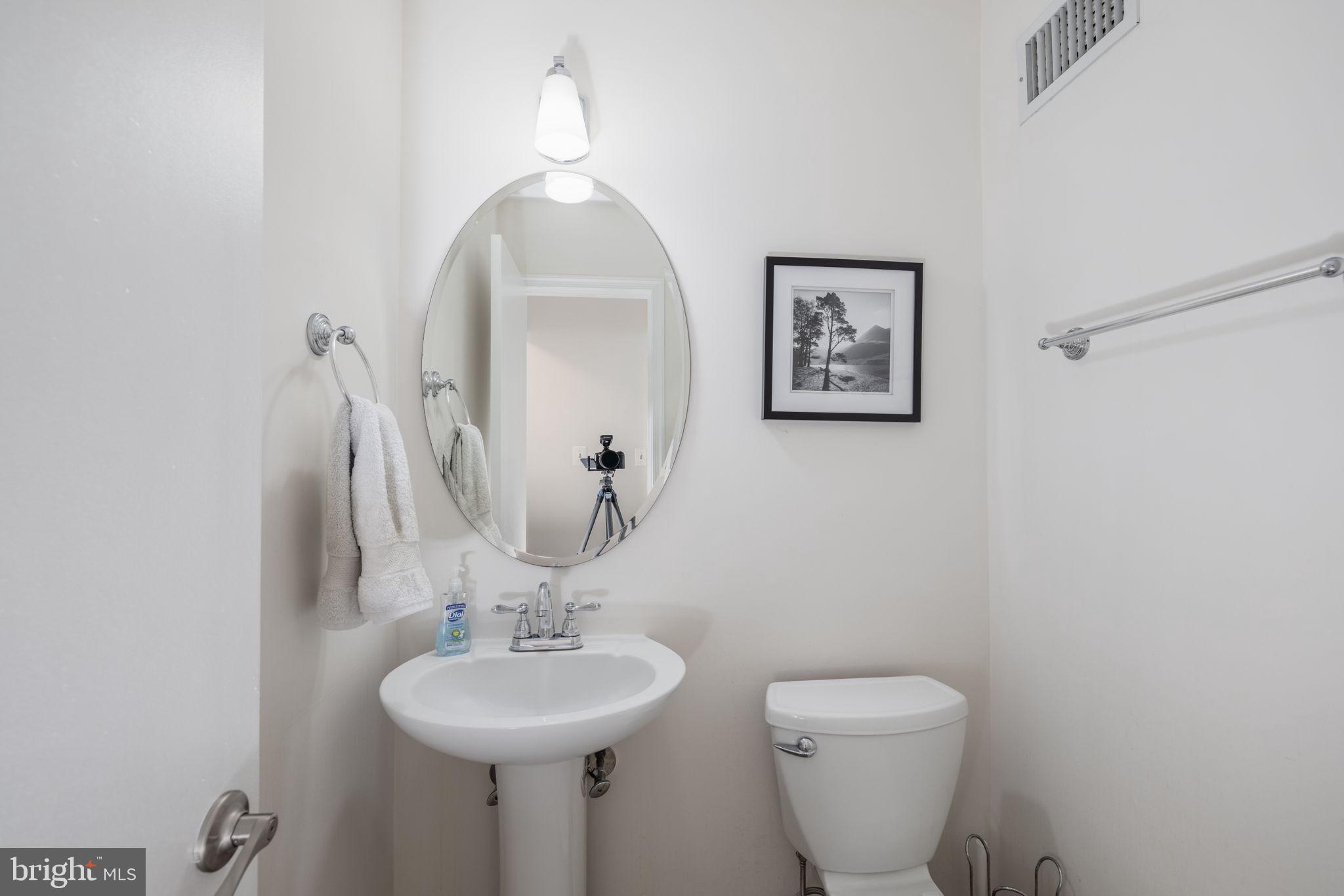 7922 Richfield Road Springfield, VA 22153 - Photo 25 of 27 Powder Room