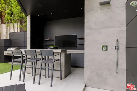 $4,725,000 | 2419 El Contento Drive, Los Angeles, CA 90068