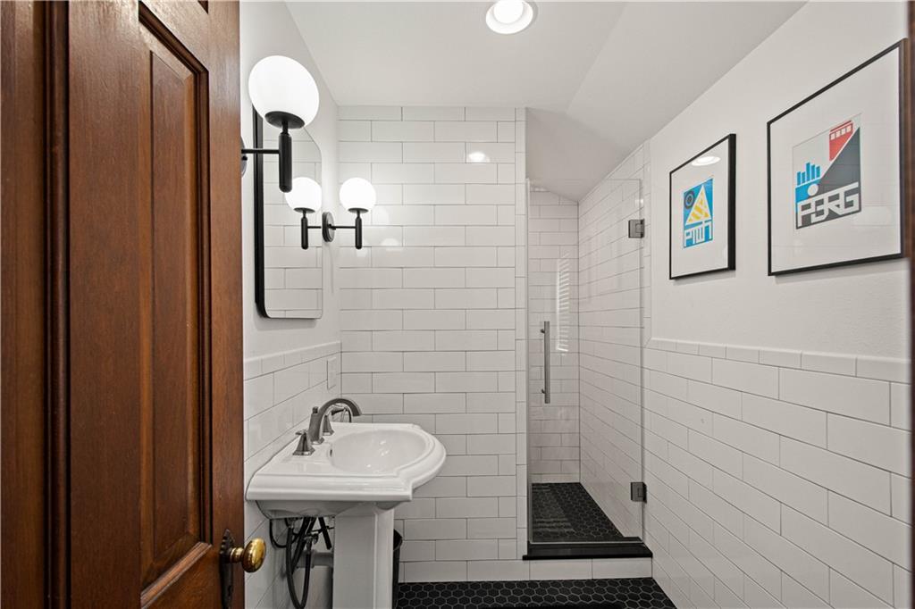 512 Highview Road Pittsburgh, PA 15234 - Photo 32 of 48