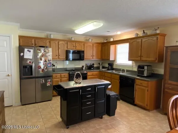 $325,000 | 1268 South Lake Drive, Hernando, MS 38632