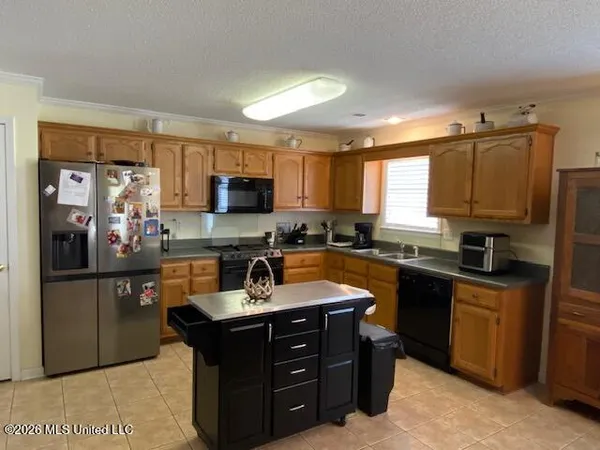 $325,000 | 1268 South Lake Drive, Hernando, MS 38632