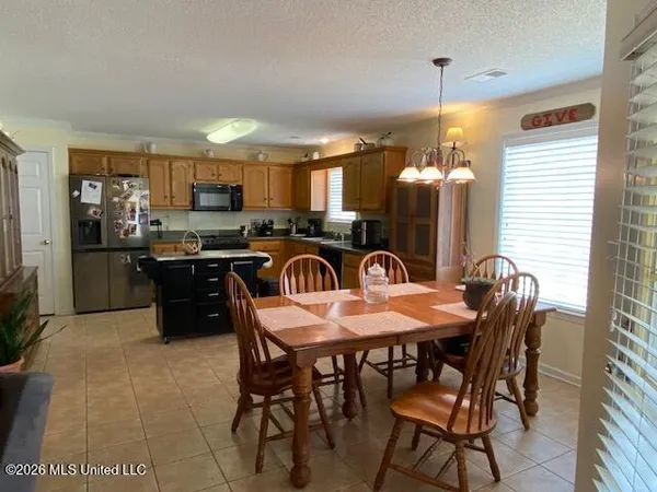 $325,000 | 1268 South Lake Drive, Hernando, MS 38632