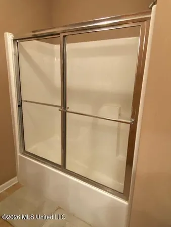 $325,000 | 1268 South Lake Drive, Hernando, MS 38632