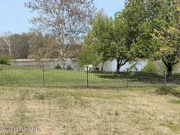 $325,000 | 1268 South Lake Drive, Hernando, MS 38632