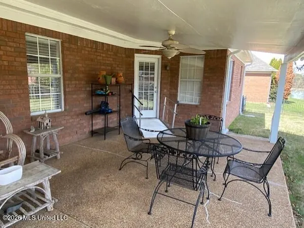 $325,000 | 1268 South Lake Drive, Hernando, MS 38632