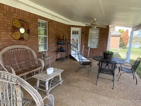 $325,000 | 1268 South Lake Drive, Hernando, MS 38632