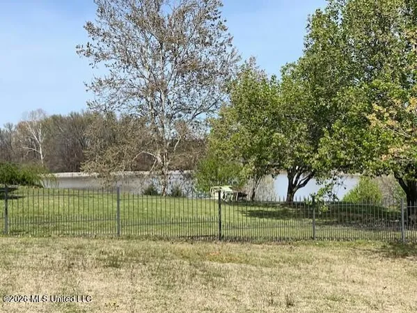 $325,000 | 1268 South Lake Drive, Hernando, MS 38632