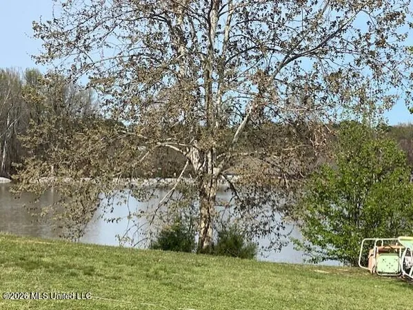 $325,000 | 1268 South Lake Drive, Hernando, MS 38632