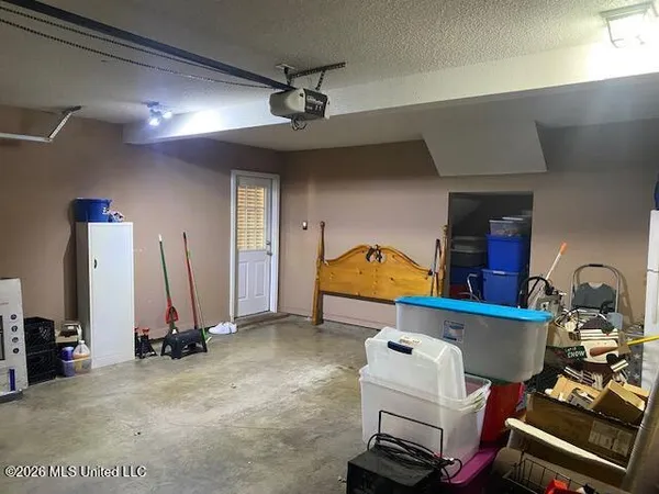 $325,000 | 1268 South Lake Drive, Hernando, MS 38632