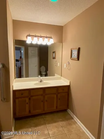 $325,000 | 1268 South Lake Drive, Hernando, MS 38632