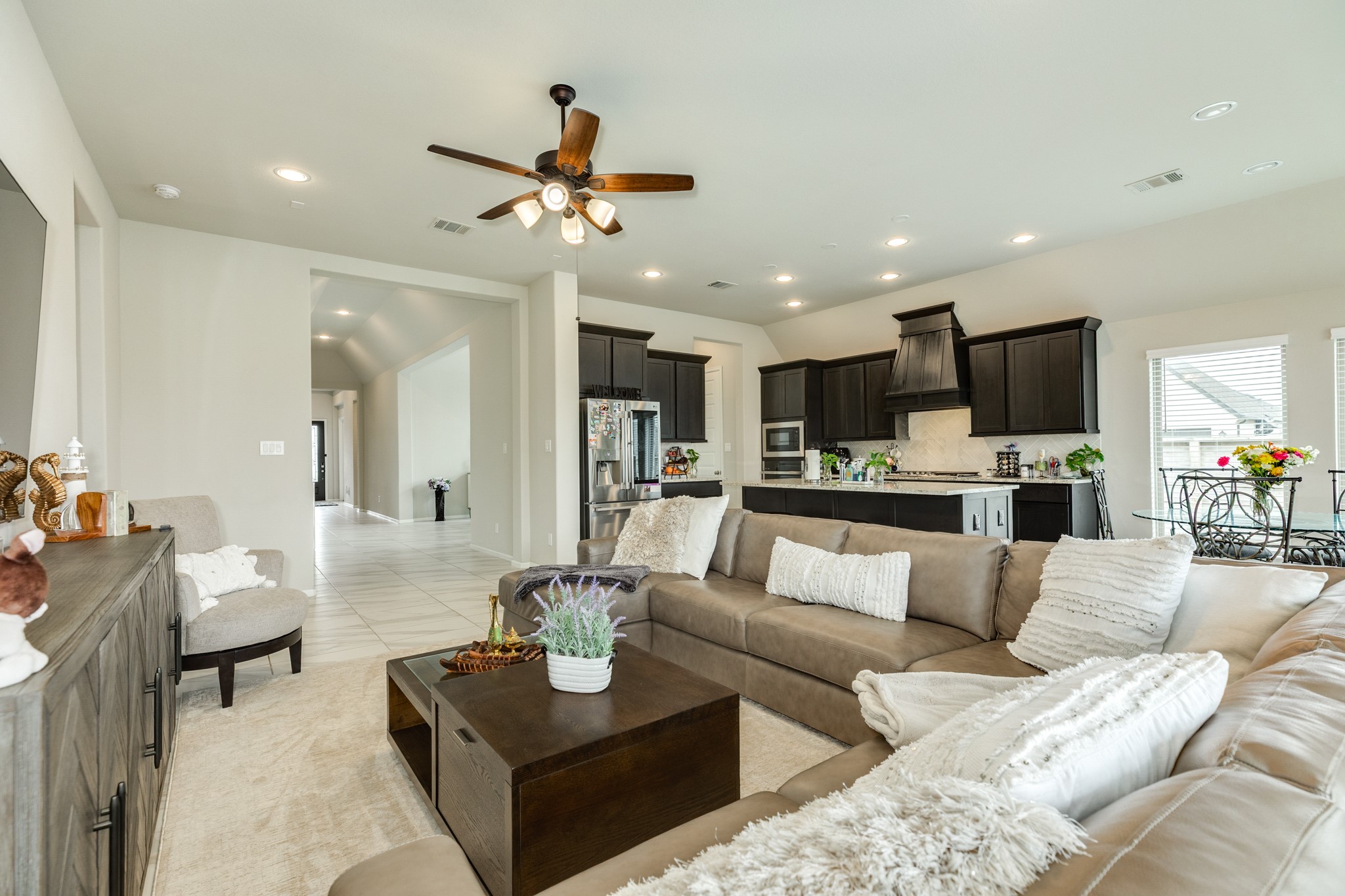 5138 Walnut Grv Lane Manvel, TX 77578 - Photo 11 of 43 a living room with furniture kitchen view and a chandelier