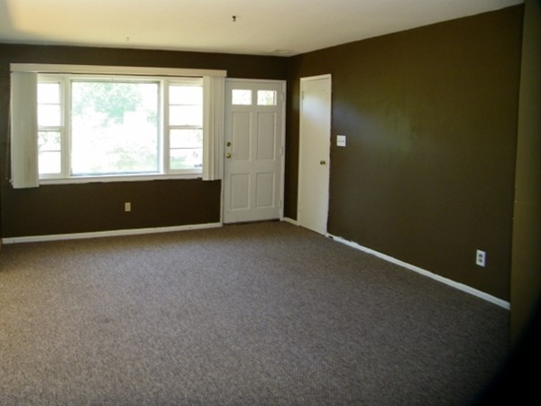 907 Bradley Road Springfield, MA 01109 - Photo 5 of 6