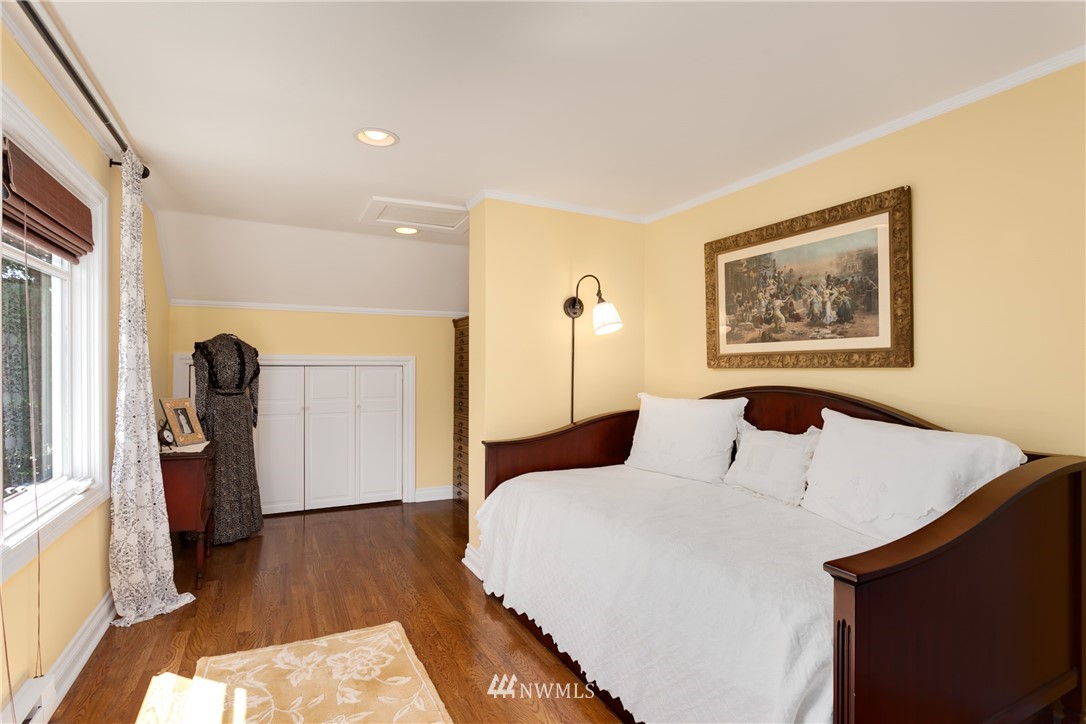 9601 42nd Avenue Southwest Seattle, WA 98136 - Photo 14 of 24 Gallery Image 14