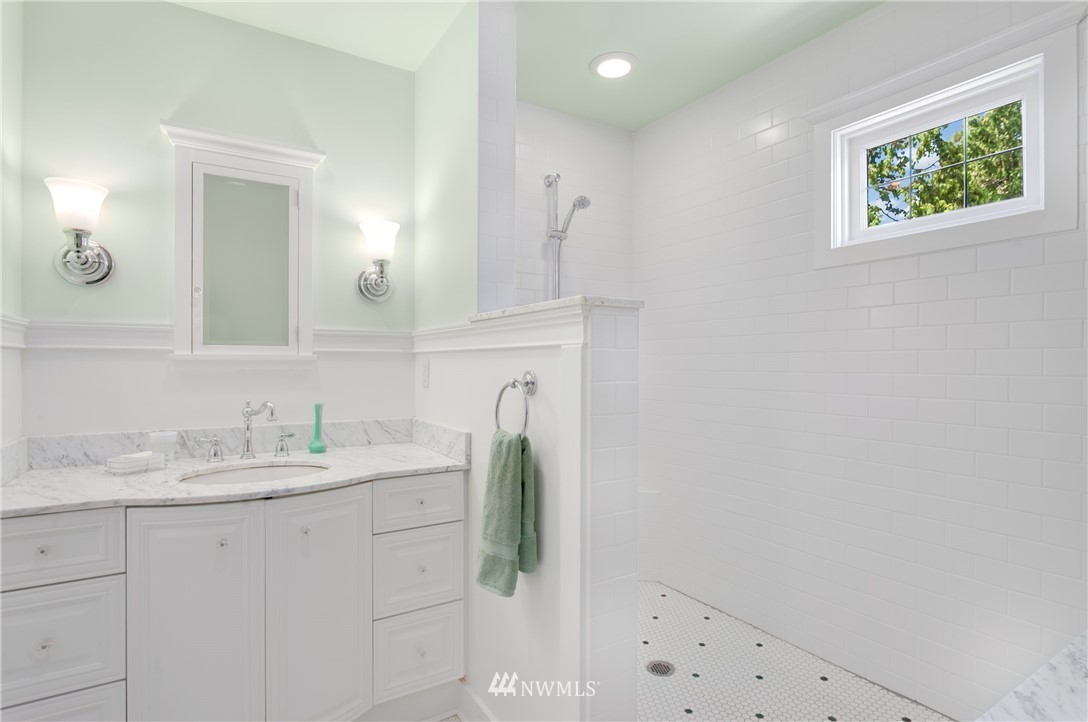 9601 42nd Avenue Southwest Seattle, WA 98136 - Photo 15 of 24 Gallery Image 15