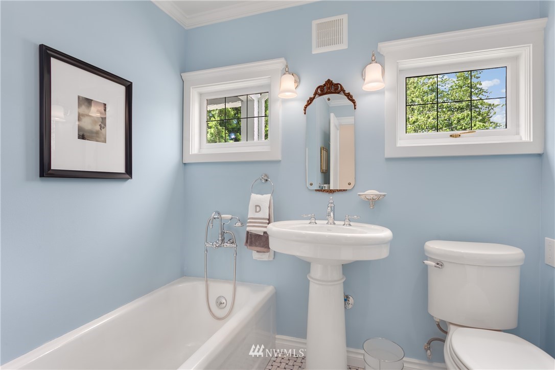 9601 42nd Avenue Southwest Seattle, WA 98136 - Photo 10 of 24 Gallery Image 10