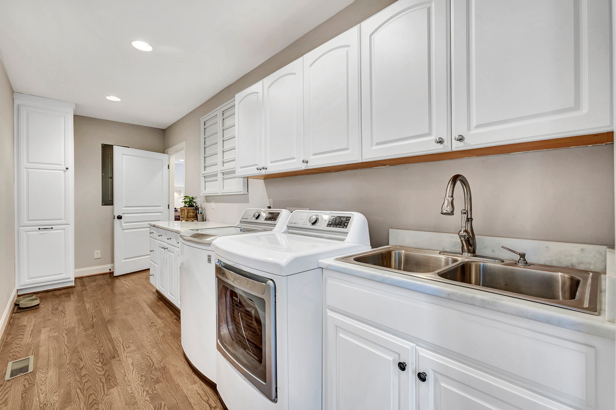 4028 Aberdeen Road Nashville, TN 37205 - Photo 20 of 41 a kitchen with white cabinets sink and white appliances