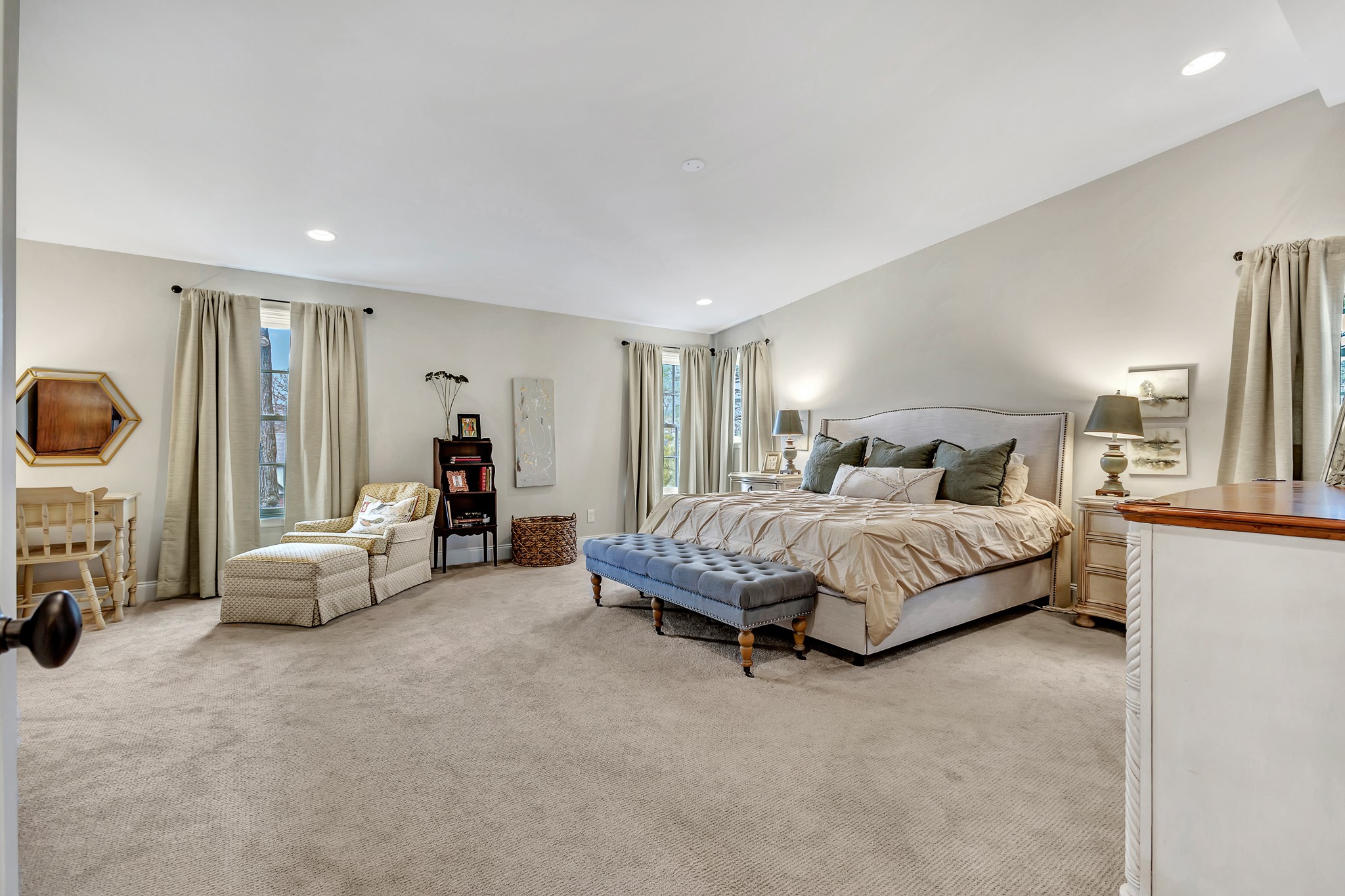 4028 Aberdeen Road Nashville, TN 37205 - Photo 24 of 41 a bedroom with a bed and couch