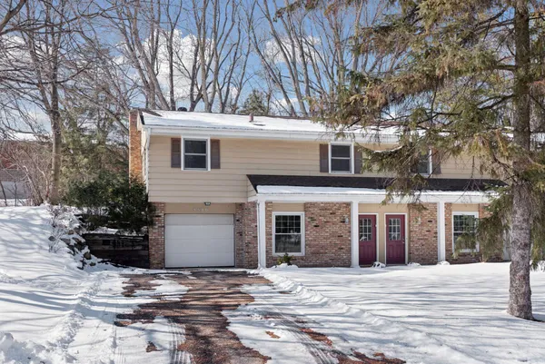 $639,900 | 5580 Shorewood Lane, Excelsior, MN 55331