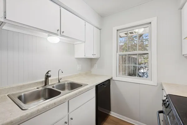 $639,900 | 5580 Shorewood Lane, Excelsior, MN 55331