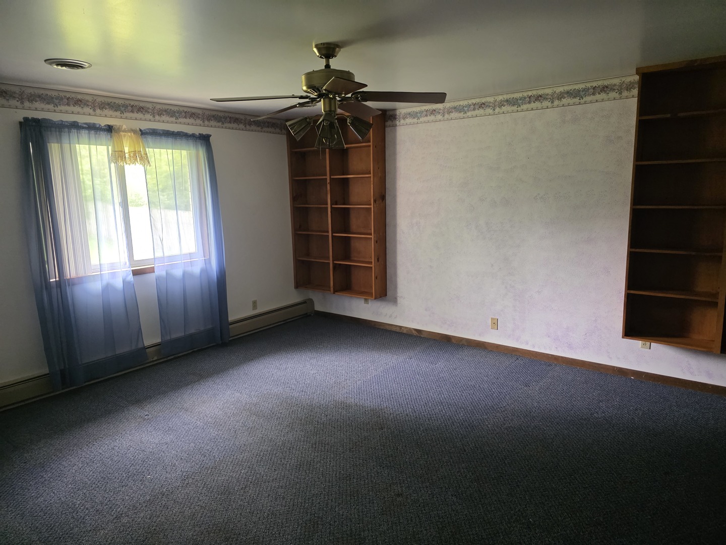 4247 West Church Road Peotone, IL 60468 - Photo 3 of 11 an empty room with windows and closet