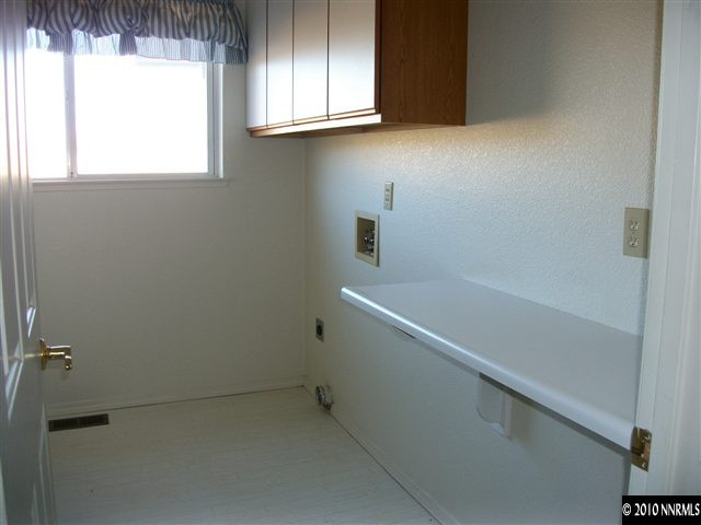35 Rogers Ranch Road Sparks, NV 89441 - Photo 11 of 13 a bathroom with a bathtub and shower