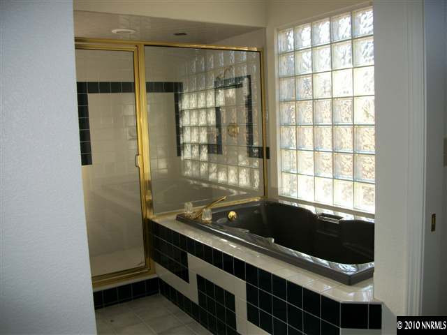 35 Rogers Ranch Road Sparks, NV 89441 - Photo 8 of 13 a bathroom with a bathtub and a window